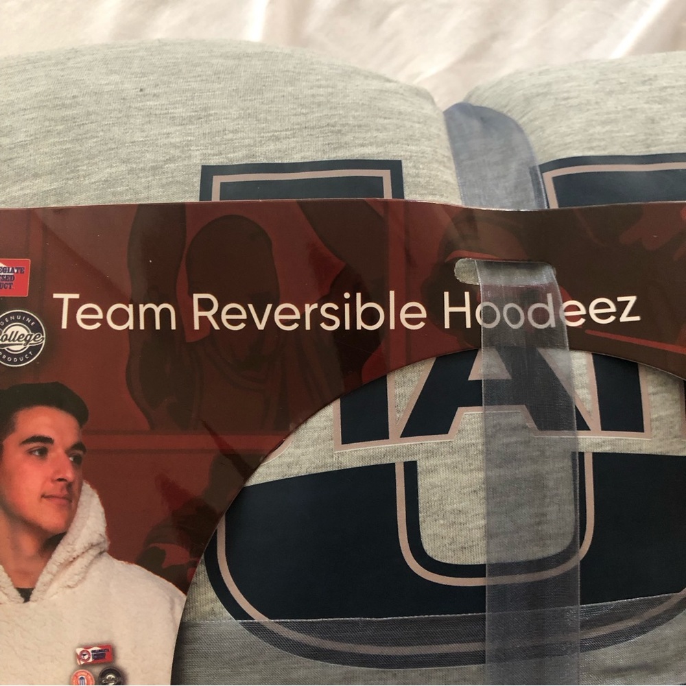 NWT Utah State Aggies Team, Oversized Reversible Hoodeez Sweatshirt - Picture 9 of 13
